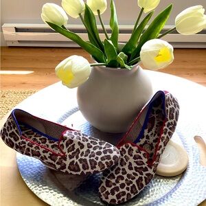 Rothy’s loafer-cat style